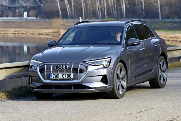 Audi e-tron a náš verdikt. Jak se povedla elektrická premiéra?
