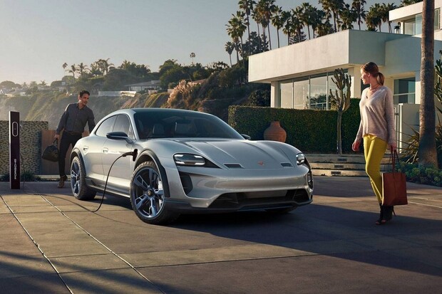 Porsche urychluje přípravu další karosářské verze chystaného elektromobilu Taycan