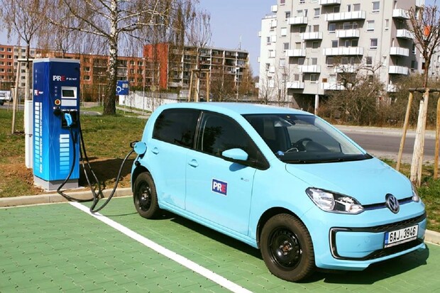 Penny Market nabídne u svých prodejen nabíjecí stanice. Chystá se jich 25