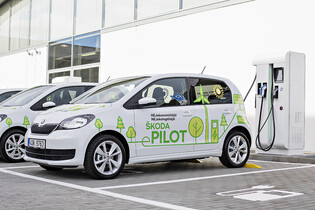 Tři nové rychlonabíjecí stanice postavila Škoda Auto u svého zákaznického centra