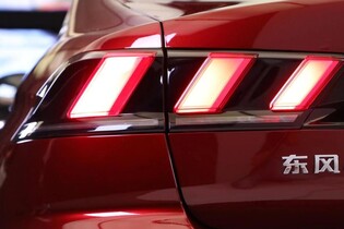 Prodloužená verze Peugeotu 508 se v Šanghaji ukáže v hybridní variantě