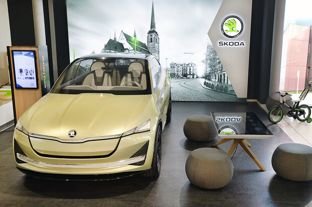 Nahlédněte do prvního a největšího digitálního showroomu Škody Auto v Evropě