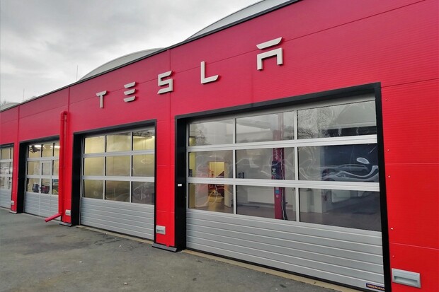 Tesla příští týden v Praze oficiálně otevře své servisní středisko