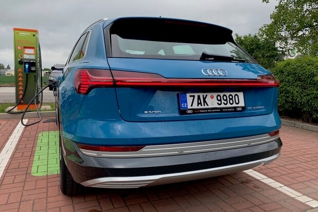 Jaká je spotřeba Audi e-tron na dálnici? Vyzkoušeli jsme to