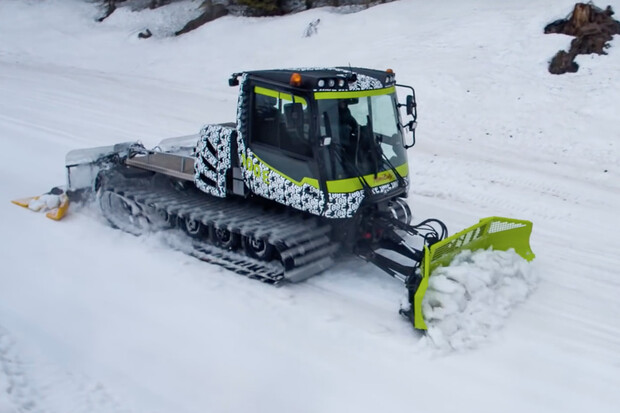 Elektrického je dnes už kdeco. Třeba i sněžná rolba