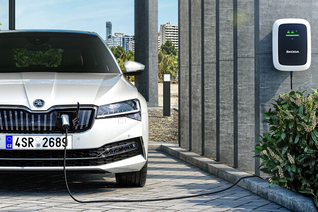 Jak obstojí plug-in hybridní Superb ve srovnání s dieselovou variantou?