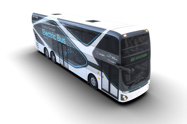 Elektrický dvoupodlažní autobus s logem Hyundai je skutečností