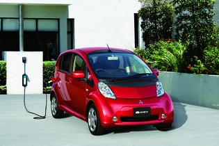 Elektromobil s logem Mitsubishi slaví deset let