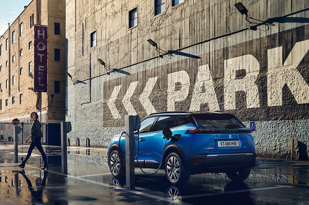 Přivítejte další francouzský elektromobil, Peugeot e-2008