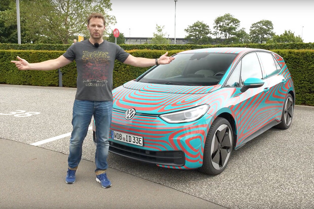 Němečtí kolegové důkladně prolezli Volkswagen ID.3. Podívejte se na video