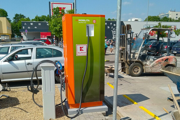 V Blansku u Brna vyrostla nová nabíjecí stanice pro elektromobily
