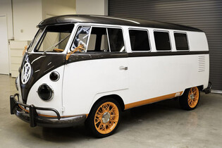 Při pohledu na přestavěný minibus VW musí zaplesat i srdce elektromobilního odpůrce