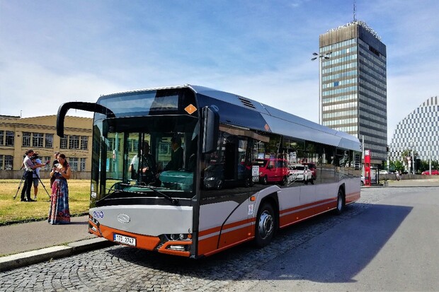 Dopravní podnik nasazuje do zkušebního provozu další hybridní autobus