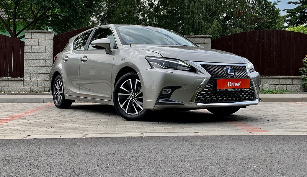 Test Lexus CT 200h Spolehlivě i úsporně, ale s velkou