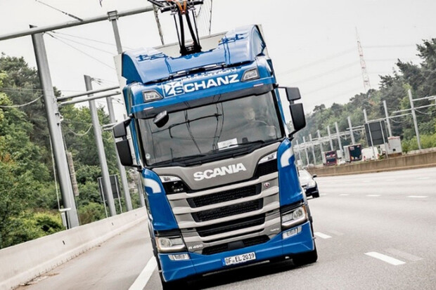 Spedition Schanz vozí barvy z Odenwaldu do Frankfurtu hybridní Scanií R 450