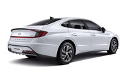 Nový Hyundai Sonata přijíždí se solárními panely na střeše