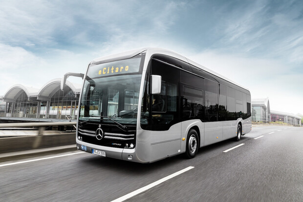 Daimler má na svůj elektrický autobus první objednávky mimo Německo