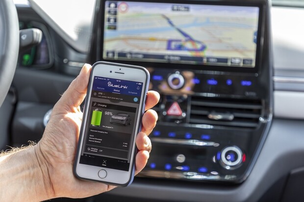 Už i vozy od Hyundai budeme moci ovládat přes chytré telefony