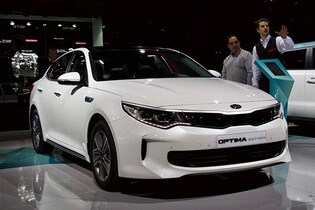 Kia přivezla do Paříže elektrický trojboj