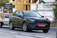 Toyotu RAV4 čekají velké změny. Konečně ji budete moci zapojit do zásuvky