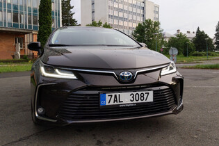 Otestovali jsme, jakou reálnou spotřebu má Toyota Corolla Sedan 1,8 Hybrid