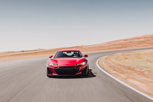 Luxusní sportovní sedan Drako GTE se utkal s Teslou Model S P100D 