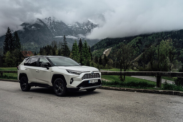 Toyotu RAV4 si i nabijeme. Plug-in hybridní verze se představí příští měsíc