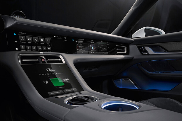 Podívejte se na interiér Porsche Taycan v celé jeho kráse