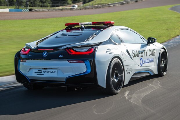 BMW i8 dostane facelift. Předlohou je safety car Formule E