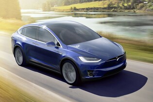  Nechcete si namočit boty? Ovládání auta přes telefon se může hodit