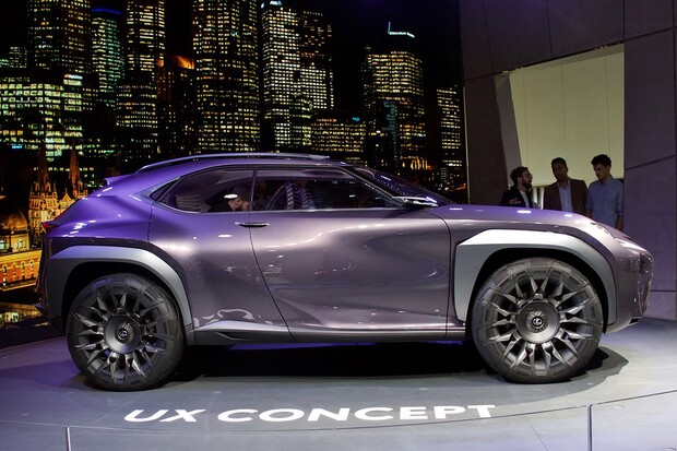 Lexus UX: místo displejů hologramy a rozšířená realita