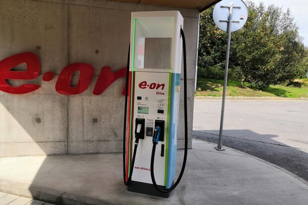 Pozor na nabíjení skrze aplikaci či kartu E.ON v zahraničí. Je zakázáno
