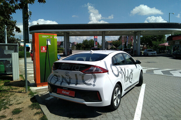 Nabíjecí stanice ČEZ v Jaroměři je do 4. října mimo provoz