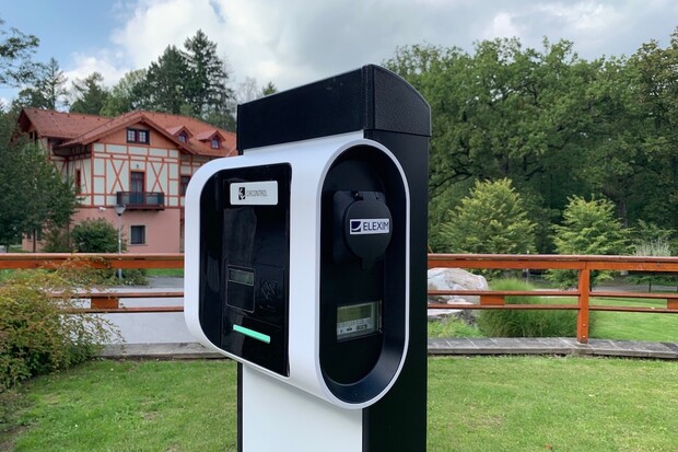 Nabíjecí stanici najdete i u hotelu Studánka kousek od Rychnova nad Kněžnou
