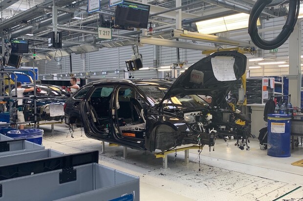 Škoda Superb iV se včera začala oficiálně vyrábět v Kvasinách