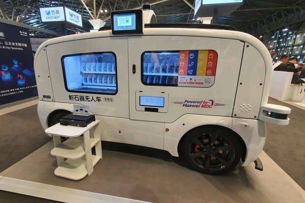 Autonomní auto vám už teď přiveze pití i snack. Zastavíte si ho mávnutím ruky