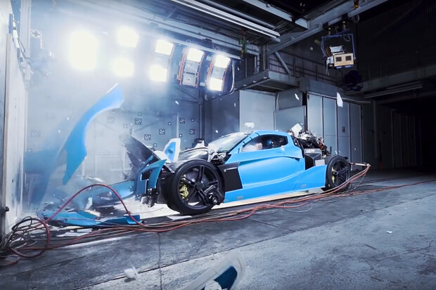 Podívejte se, jak se rozbíjí Rimac C_Two za 50 milionů korun