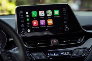 Už i Toyota nabízí CarPlay a Android Auto. Jako první na řadu přišlo C-HR