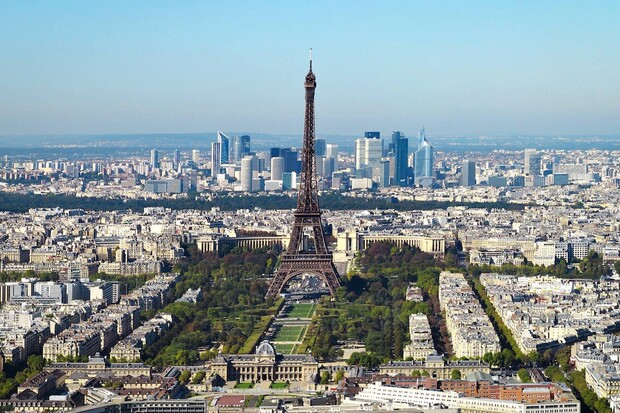 Autonomní auto dokázalo 24 hodin kroužit kolem Paříže