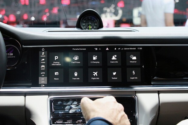 Porsche Panamera je nabitá technologií. Co vše umí?