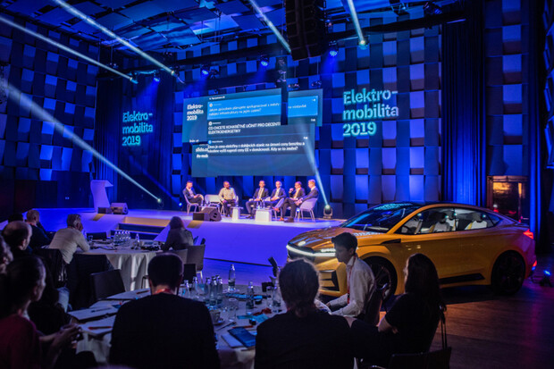 Elektromobilita 2019: společně k lepším zítřkům?