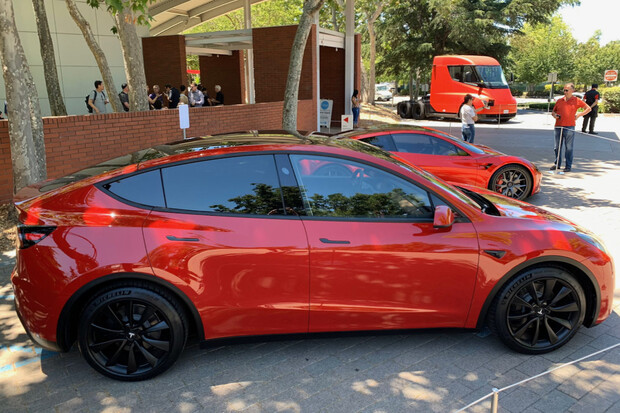 Tesla Model Y má velký kufr a zajímavě dělené sedačky