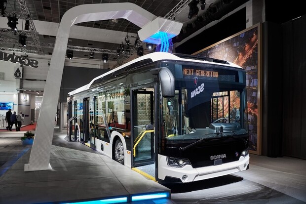 Scania má nový elektrobus. Je určený do města a umí se nabíjet i přes pantograf