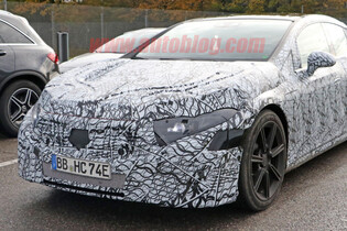 Mercedes EQS kompletně nafocený při testování. Co fotografie prozrazují?