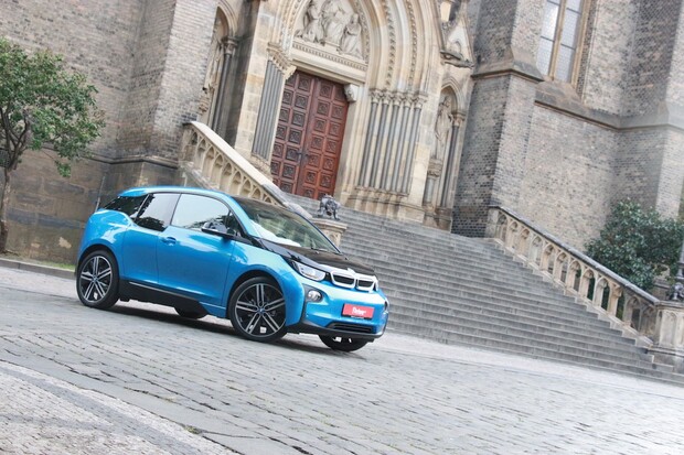 Divizi BMW vyrábějící elektromobily klesají prodeje