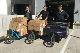 Alza.cz nasazuje elektrokola a v Pardubicích postaví novou nabíjecí stanici