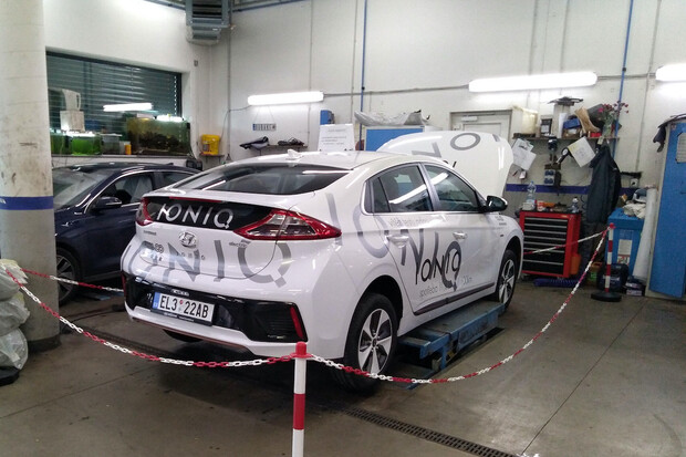 S Hyundai Ioniq Electric na první záruční prohlídce. Co jsme zjistili?