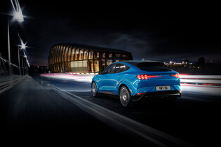 Elon Musk gratuluje Fordu k vypuštění Mustangu Mach-E. Je z něj nadšený