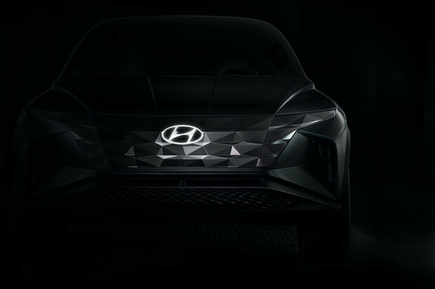 Hyundai láká na studii svého plug-in hybridního SUV. Představí se v LA