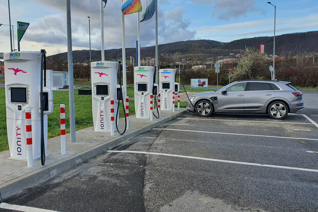 Vyzkoušeli jsme nabíjení na první nabíjecí stanici IONITY v ČR